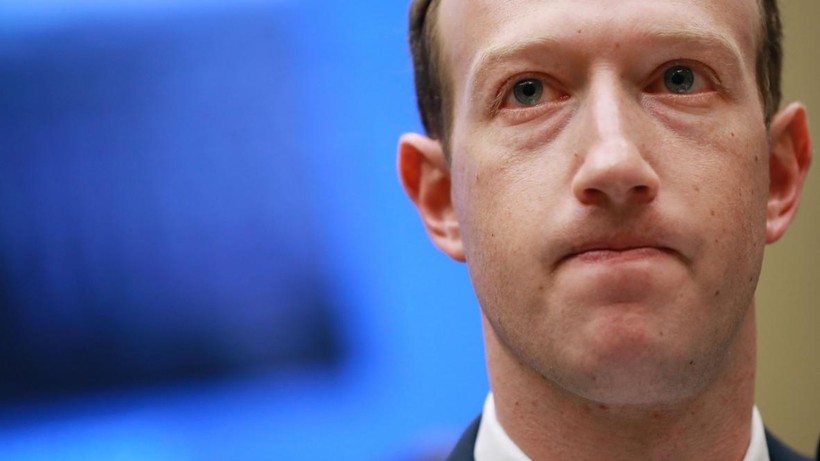 WhatsApp'a bir darbe Mark Zuckerberg'den geldi! Facebook CEO'su bakın ne kullanıyor?