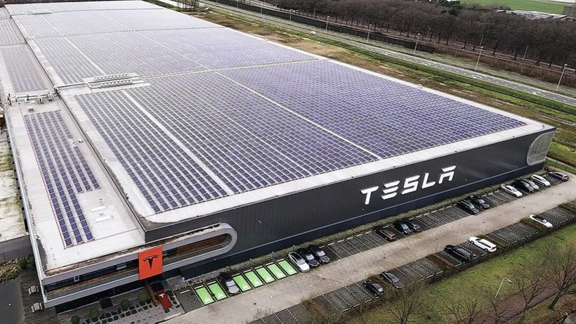 Tesla yüz binlerce aracını geri çağırıyor, sebebi ise gayet manidar