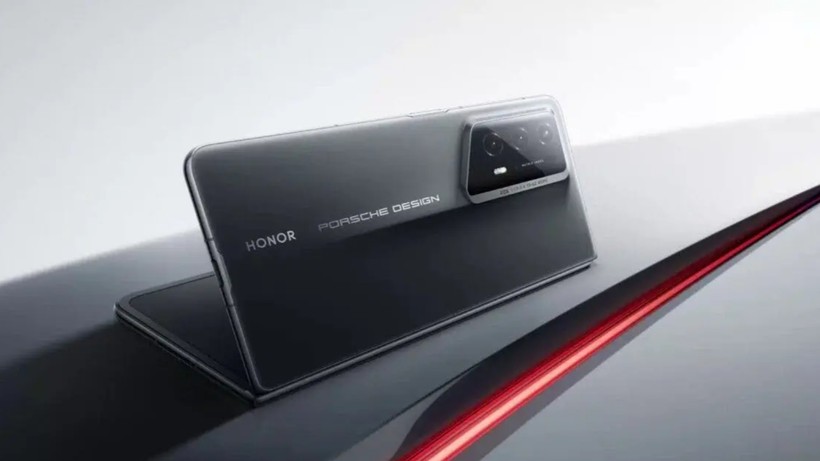 Honor Magic V2 RSR Porsche Design, satışa sunuldu