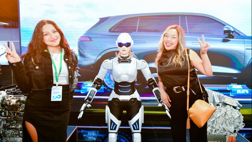 Chery’nin Yapay Zekâ Destekli Robotu AiMOGA Göreve Başladı!