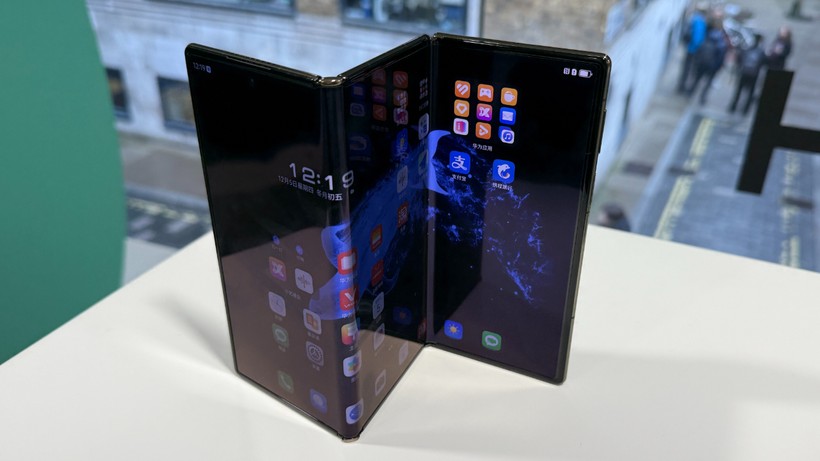 Samsung'un ilginç katlanabilir telefonu yeniden görüntülendi!