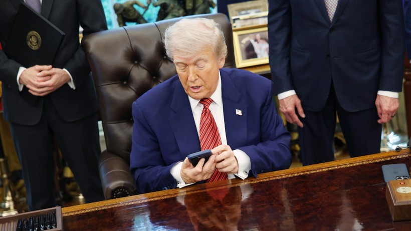 Donald Trump telefon işine giriyor!