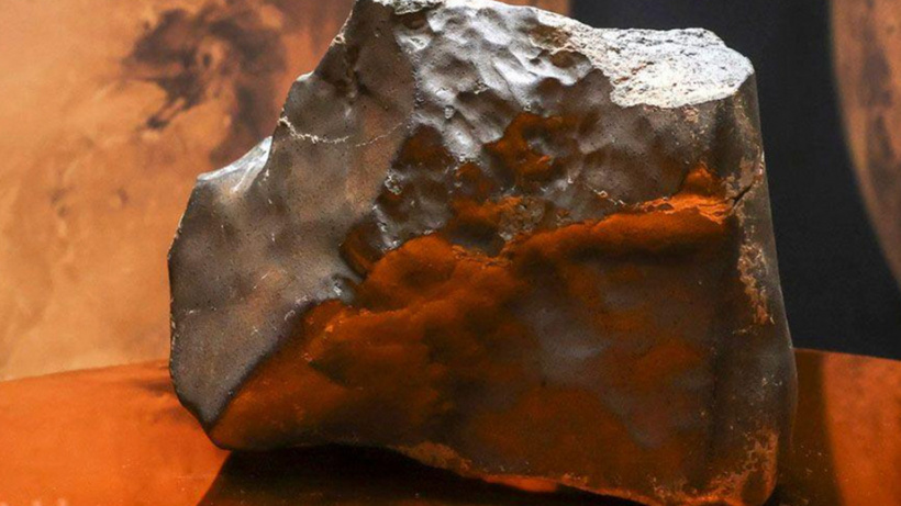 Dünyadan bile yaşlı! Eve düşen meteorun sırrı