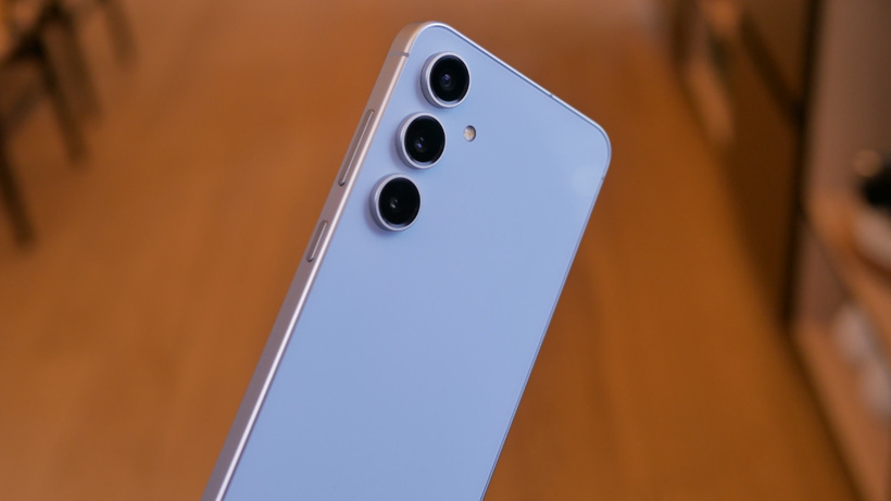 Samsung Galaxy S25 FE tasarımı şaşırttı