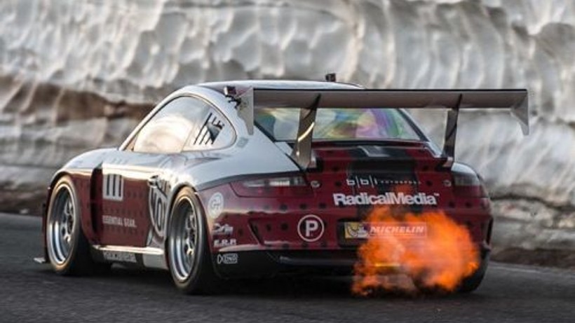 Şimdiye kadar gördüğünüz en havalı Porsche sürüşü (Video)