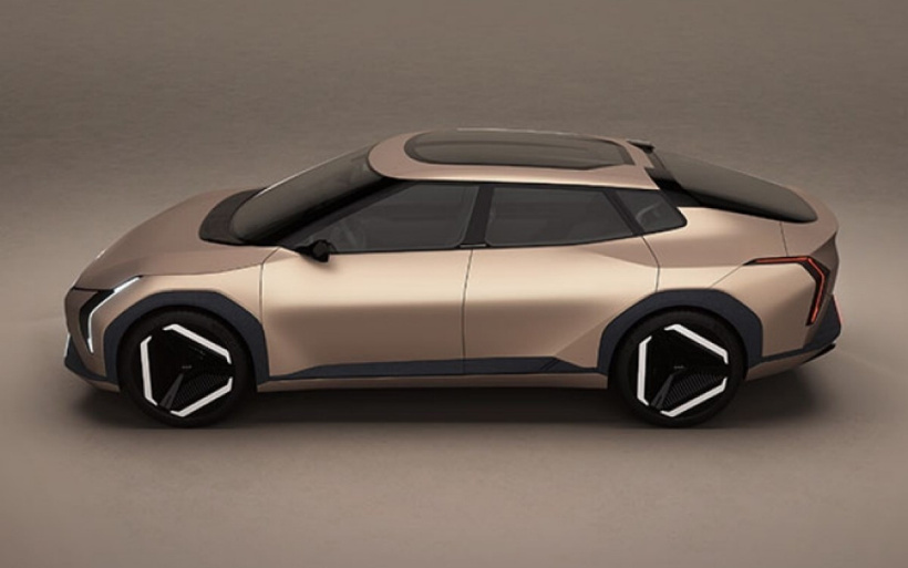 Kia'nın EV4 sedan modeli ilk kez kamuflajlı haliyle görüntülendi - Resim : 1