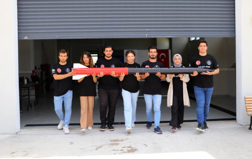 Öğrenciler 10 bin fite çıkabilen roket tasarladı - Resim : 1