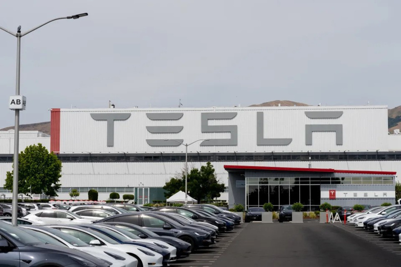 Tesla 100.000’den fazla aracını güvenlik sebebiyle geri çağırıyor! - Resim : 1